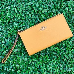 Coach Large Wallet / wristlet